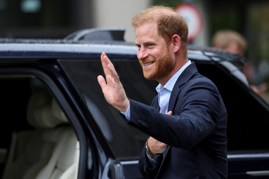 El príncipe Harry defiende los ataques contra la familia y se arriesga a la reconciliación real