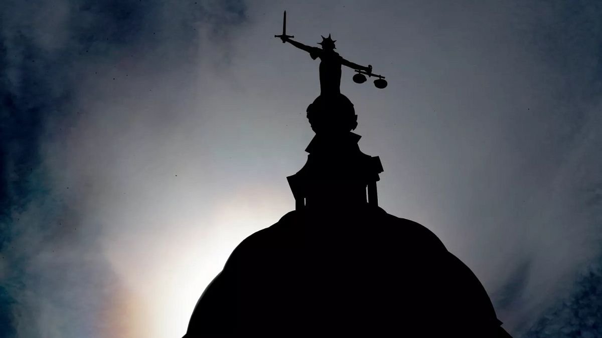 Elite y novio británicos fueron sentenciados a 14 años de prisión por matar a su recién nacido