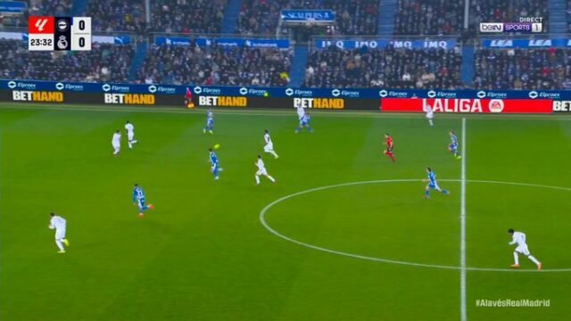 Kylian Mbappe marca e o Real Madrid assume a liderança